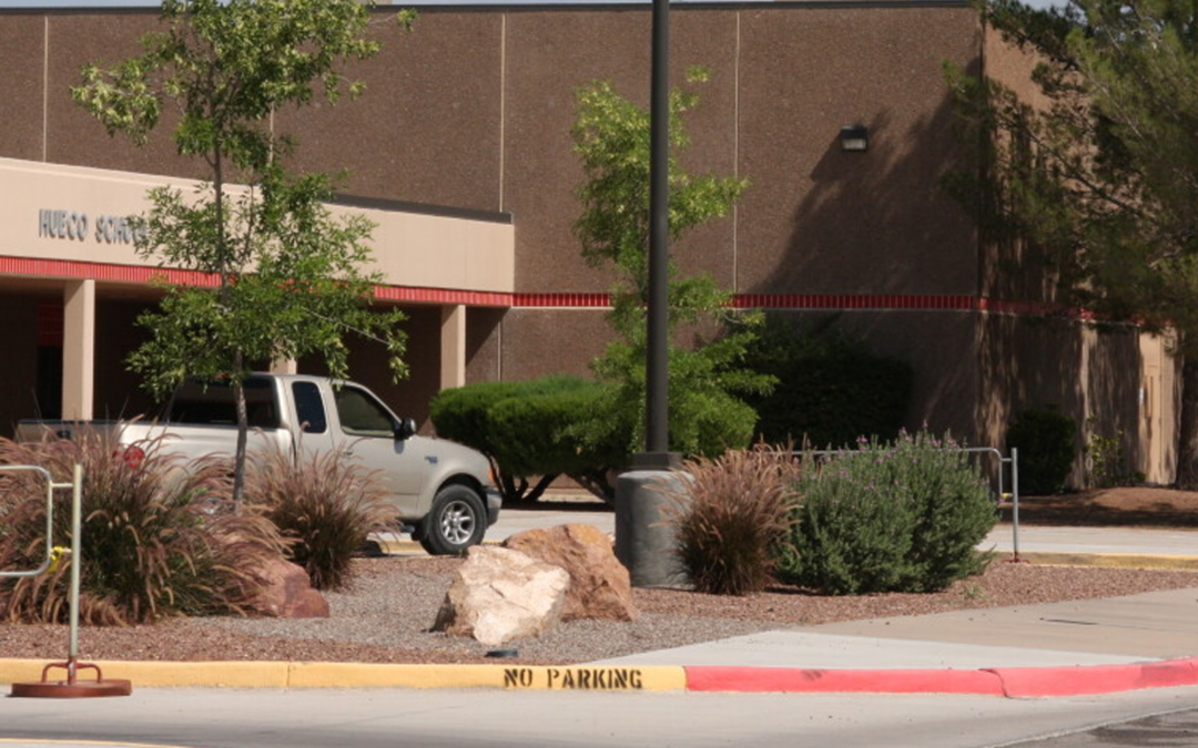 Escuela Primaria Hueco en El Paso Activa Protocolo de Seguridad por Olor Desconocido y Humo Azul