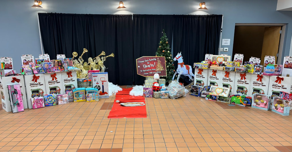 Recolección de Juguetes: TNA Wrestling y Operation HOPE Traen Esperanza a El Paso