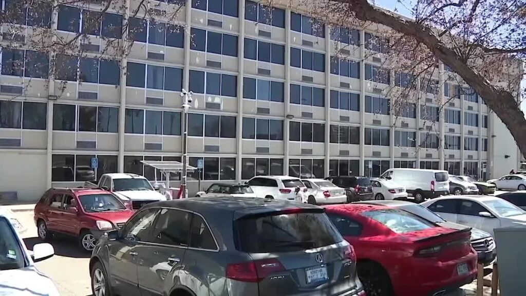 Denver aprueba contratos millonarios con Urban Alchemy para abordar la crisis de personas sin vivienda