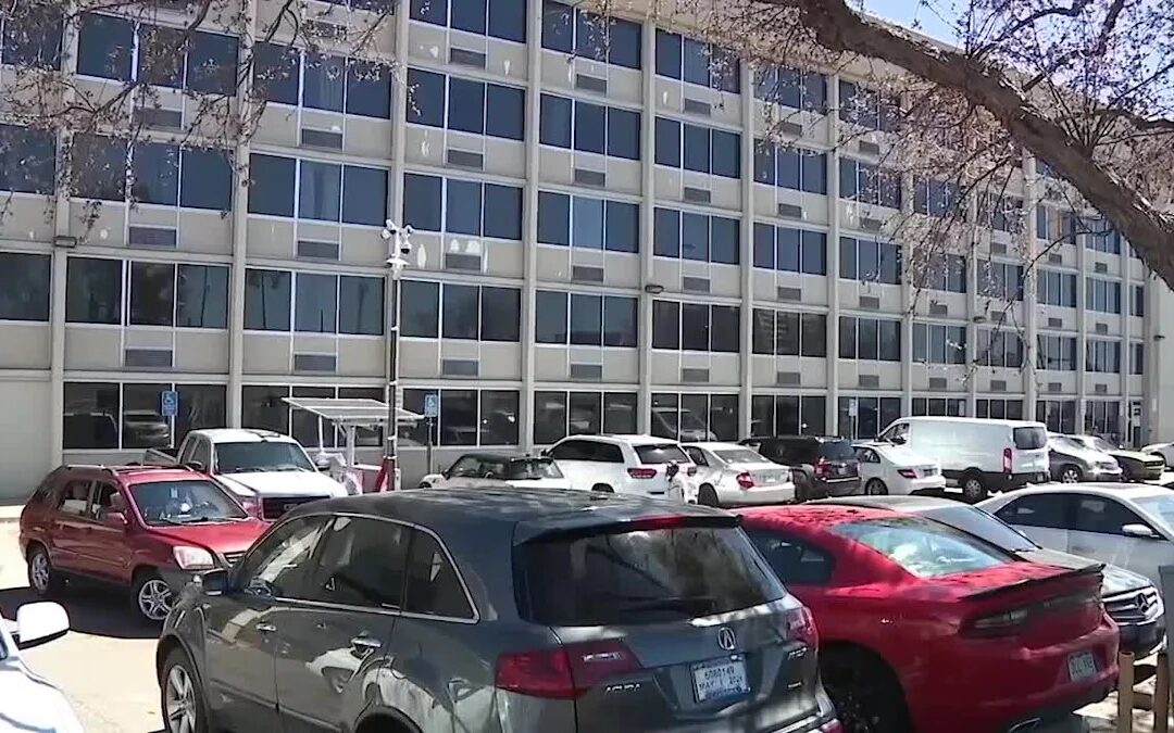 Denver aprueba contratos millonarios con Urban Alchemy para abordar la crisis de personas sin vivienda