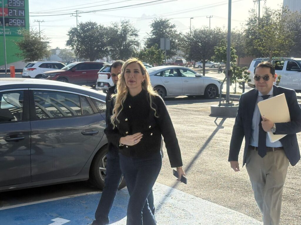 Adalina Ávalos Comparece Ante Acusaciones de Despojo del Exgobernador Jaime Rodríguez ‘El Bronco’