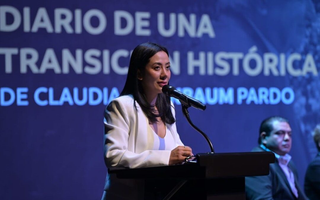 Betzabé Martínez Asiste a la Presentación del Libro ‘Diario de una Transición Histórica’ en Los Ángeles