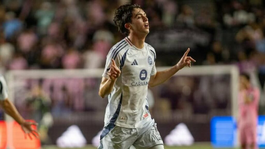 Chivas Refuerza su Plantilla: Acuerdo con Chicago Fire por Brian Gutiérrez