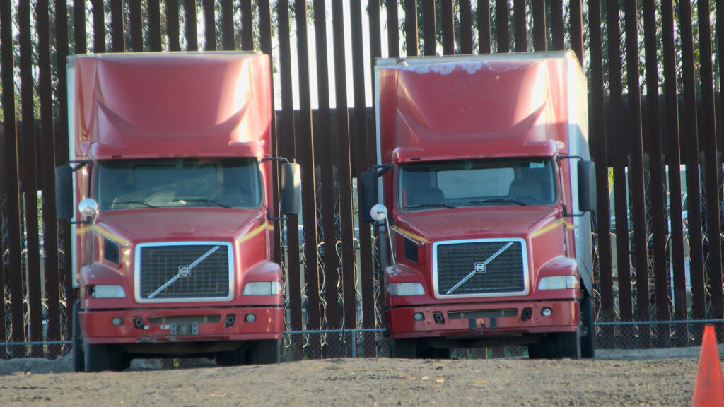 Escuelas de Camiones Enfrentan Amenazas del Departamento de Transporte por Fraude y Seguridad Vial