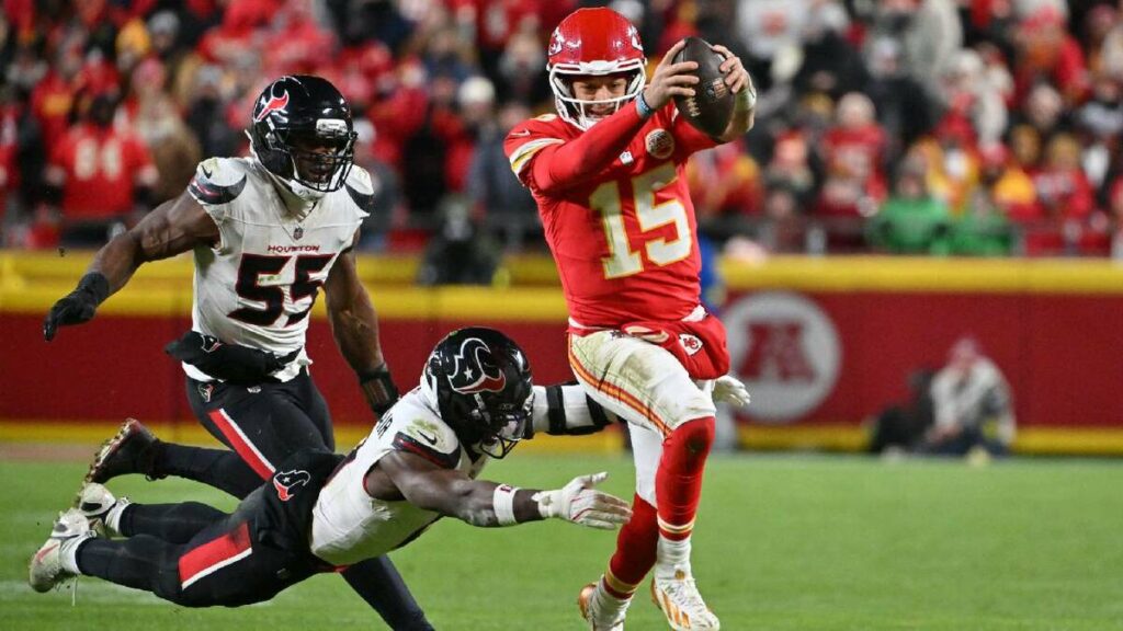 Los Chiefs se alejan de los Playoffs tras derrota en Arrowhead contra los Texans