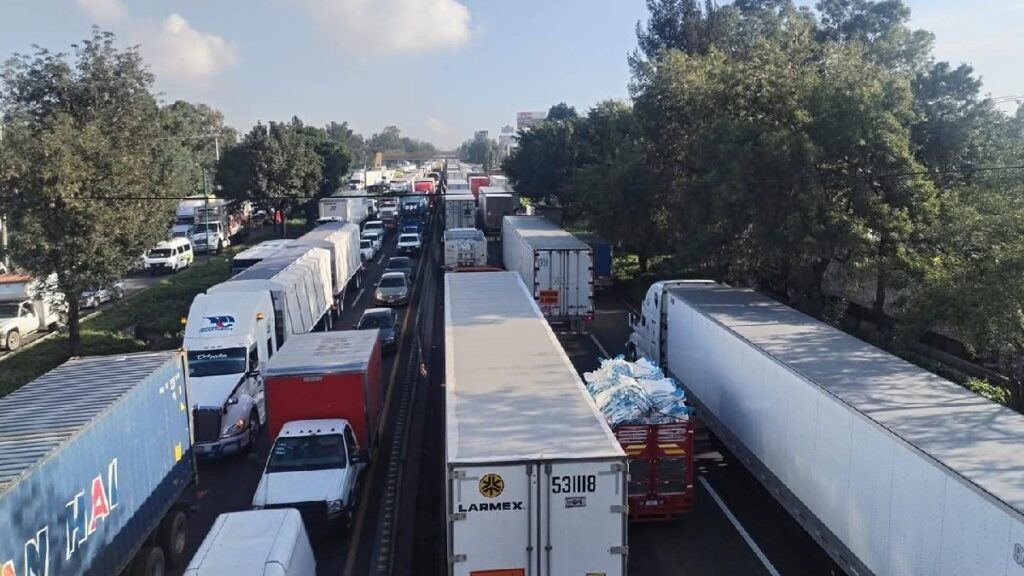 Accidente en la Autopista México-Querétaro: Carga Vehicular y Noticias en Vivo del 6 de Diciembre