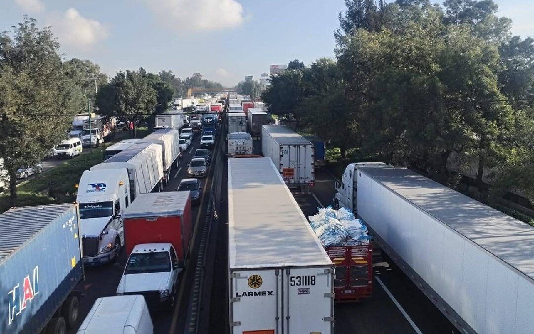 Accidente en la Autopista México-Querétaro: Carga Vehicular y Noticias en Vivo del 6 de Diciembre