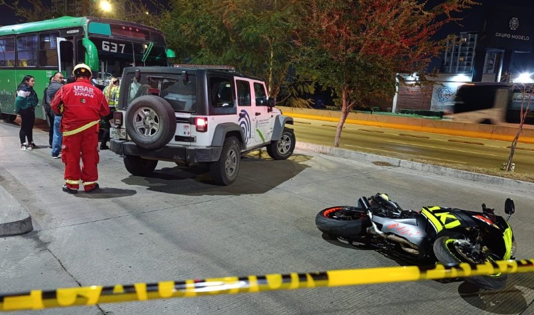 Fatal Accidente de Motociclista Atrapado por Camión en Zapopan Captado en Video de Seguridad