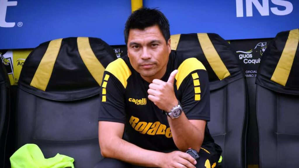 Gallos Blancos de Querétaro Presenta a Esteban González como Nuevo Entrenador de Forma Original