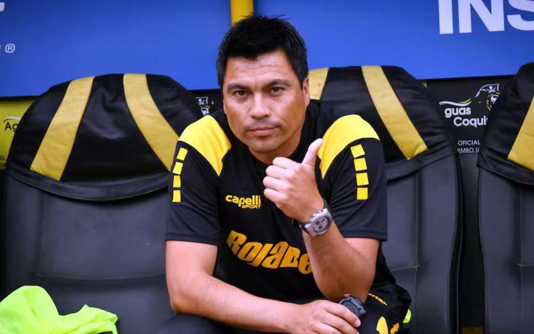 Gallos Blancos de Querétaro Presenta a Esteban González como Nuevo Entrenador de Forma Original