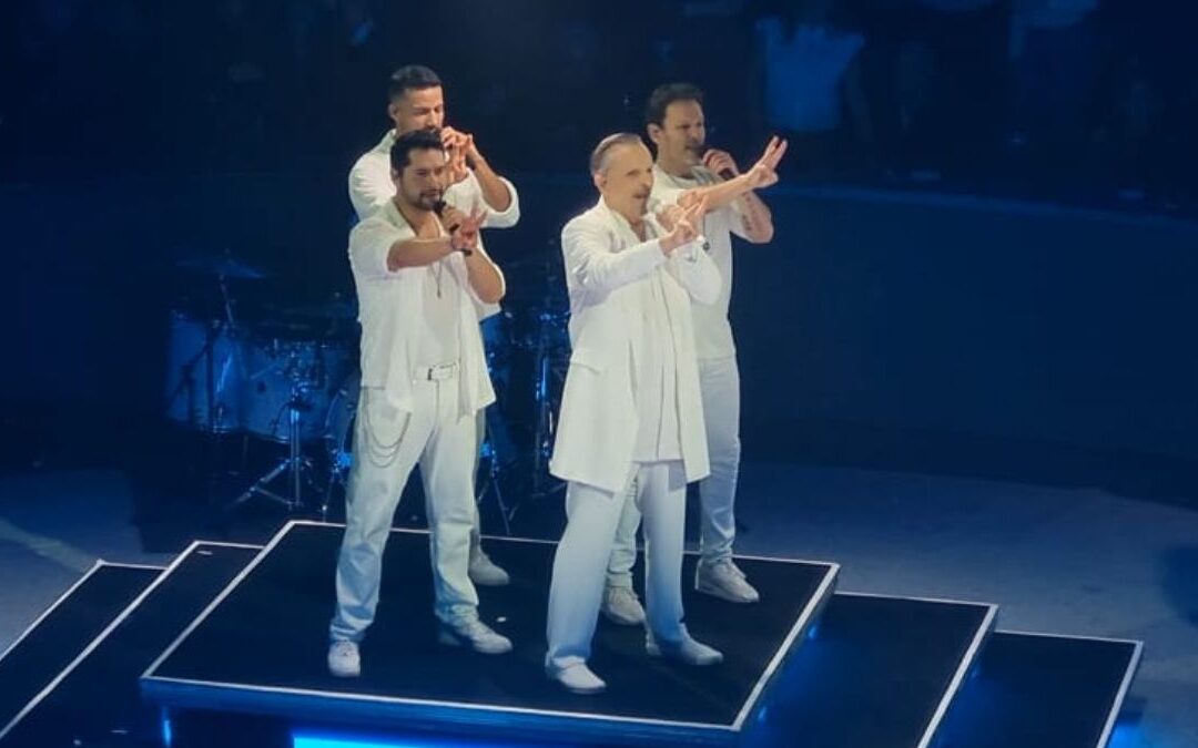 Miguel Bosé Brilla en Monterrey con un Concierto Íntimo y Exitoso