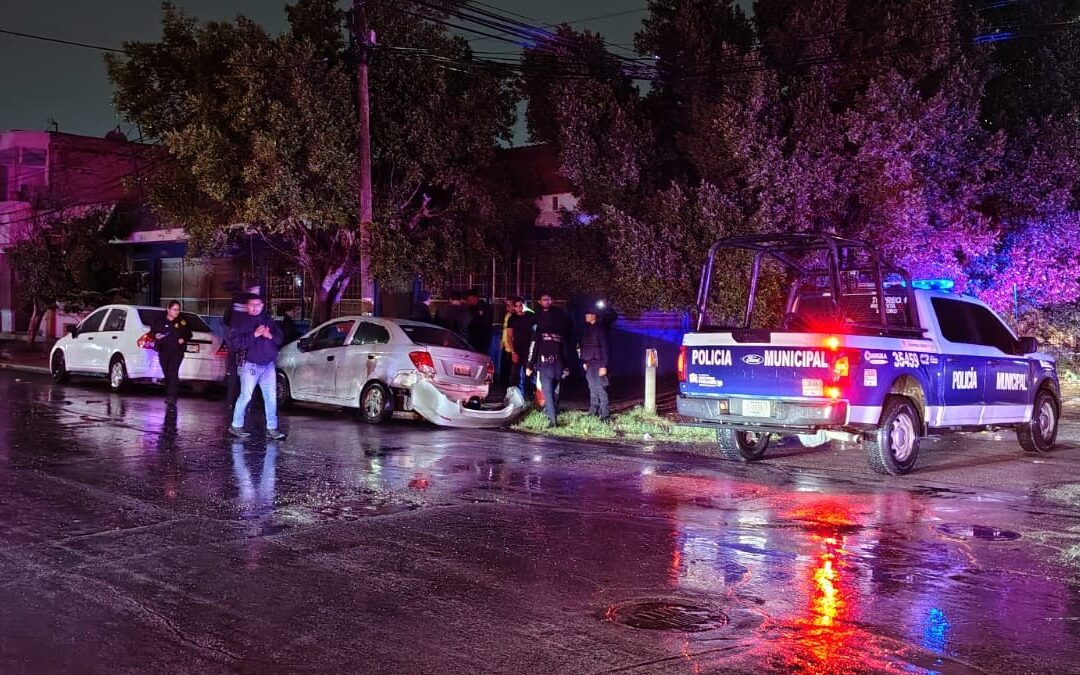 Accidente en Torreón: Hombre Abandona su Auto Tras Choque Automovilístico