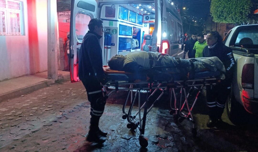 Accidente en Tlaquepaque: Hombre de 61 años cae 4 metros desde su balcón tras consumir bebidas alcohólicas