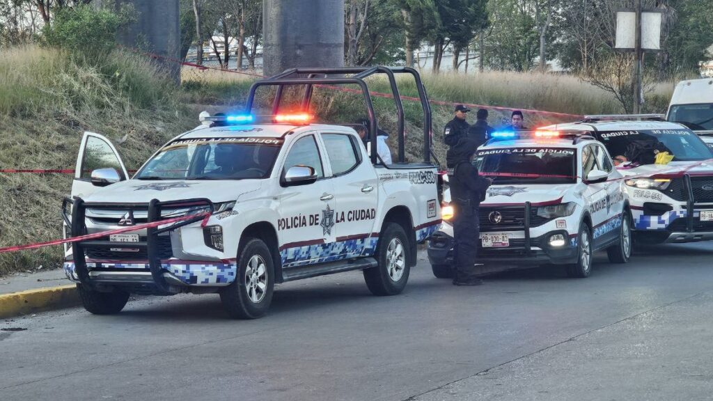 Amozoc: Descubren cadáver con huellas de tortura bajo el puente del Periférico