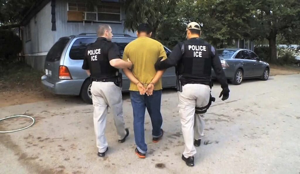 Jueza Federal Ordena Restaurar Audiencias de Fianza para Inmigrantes Detenidos en EE. UU.