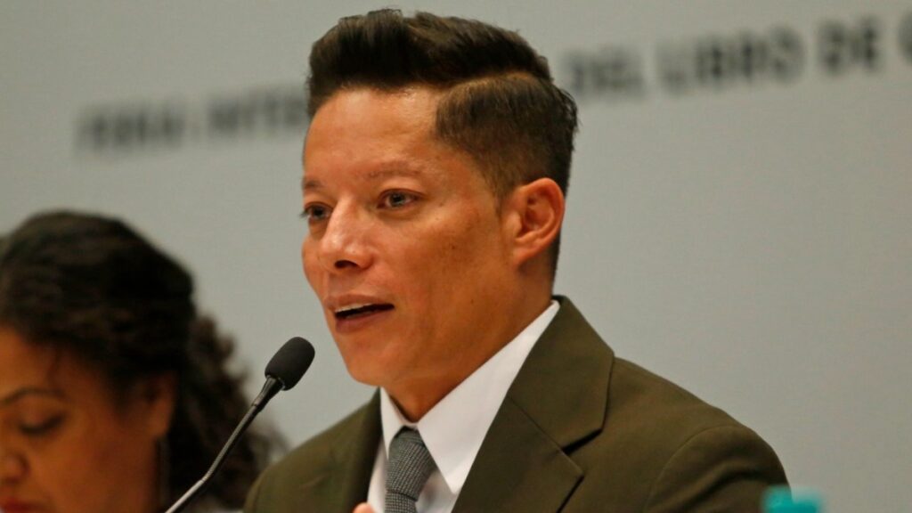 Reclutamiento y Desapariciones: Víctor Ornelas Presenta su Libro en la FIL 2025