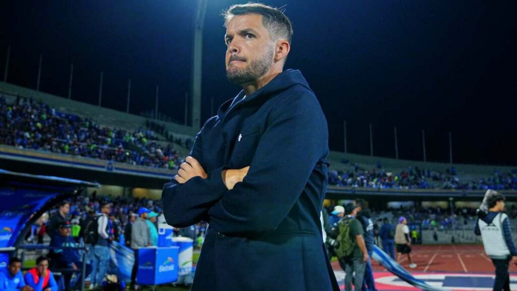 Nicolás Larcamón y su estrategia para ‘enmudecer el Volcán’