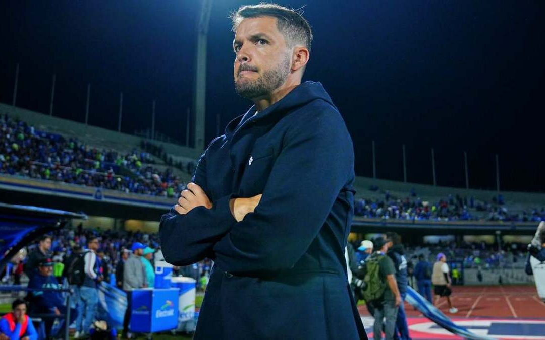 Nicolás Larcamón y su estrategia para ‘enmudecer el Volcán’