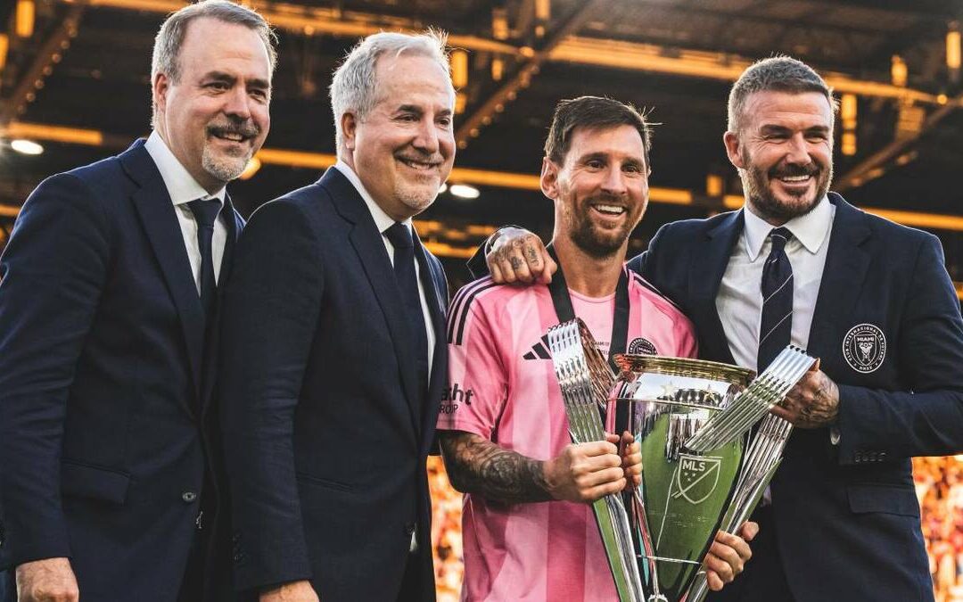Lionel Messi: ¡MVP de la MLS 2025 y Triunfador en los Premios del Fútbol en Los Ángeles!