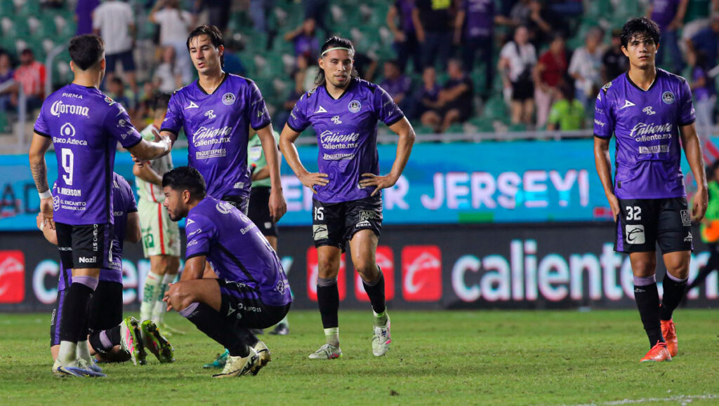 Mazatlán FC: Desbandada en el Club Tras Salidas de Jugadores y Cuerpo Técnico
