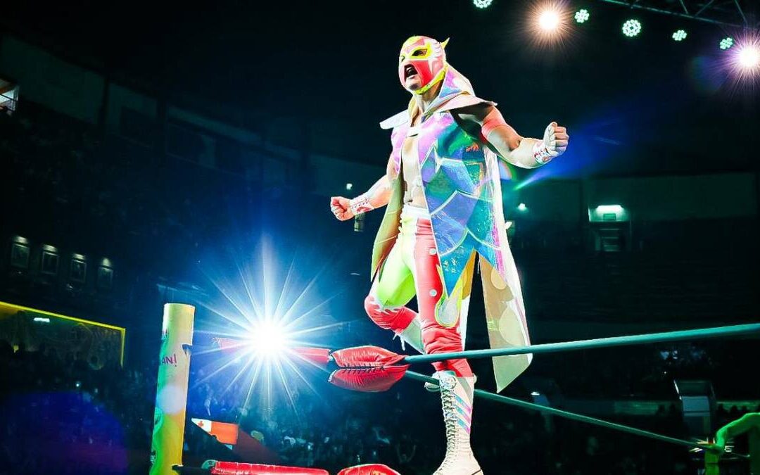 Impactante Caída de Neón en la Lucha Libre: Un Lance Fallido que Dejó Huella | VIDEO