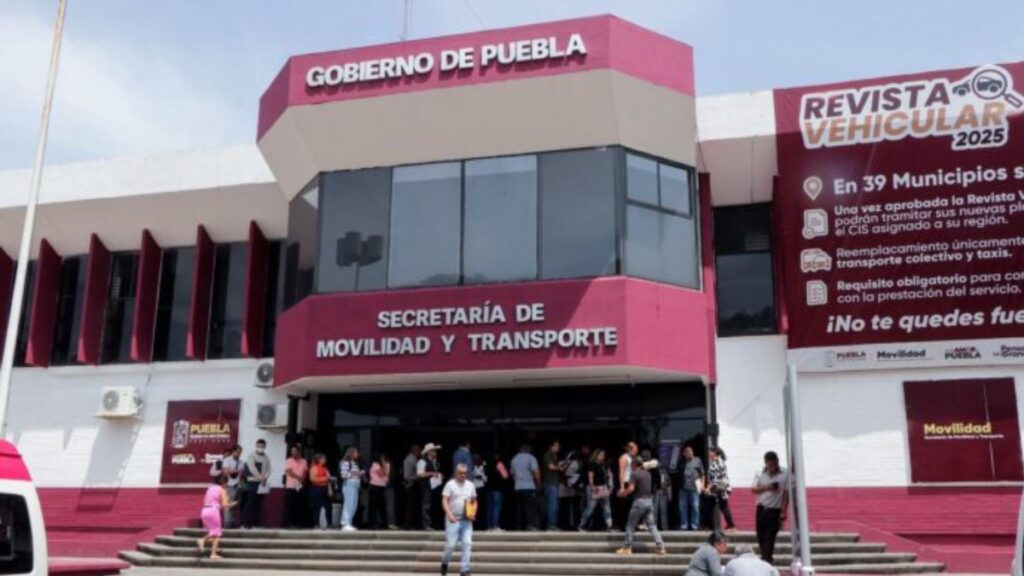 Denuncian la presencia de ‘Coyotes’ en trámites de SMT en Puebla: Autoridades los desmienten