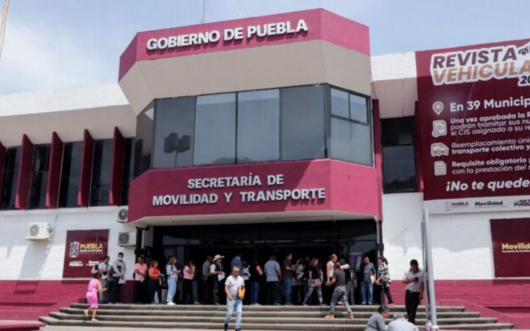 Denuncian la presencia de ‘Coyotes’ en trámites de SMT en Puebla: Autoridades los desmienten