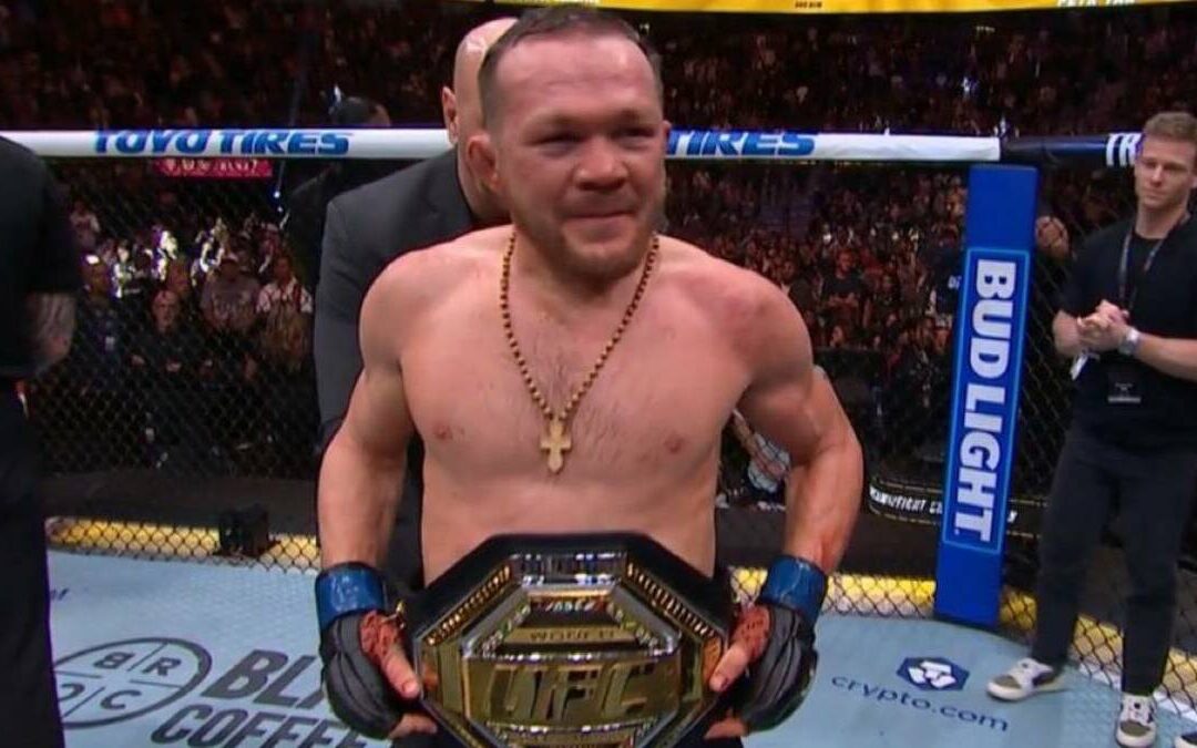 Petr Yan se consagra Campeón Peso Gallo al vencer a Merab Dvalishvili en UFC