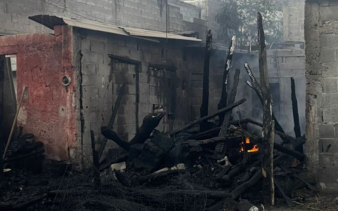Incendio en Apodaca: Cuerpos de Auxilio Actúan Rápidamente Mientras Vecinos Reportan Reiteración del Suceso