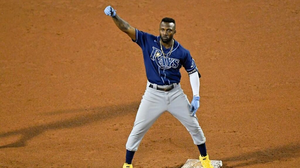Randy Arozarena sorprende a sus entrenadores en Yucatán con lujosos regalos de carro