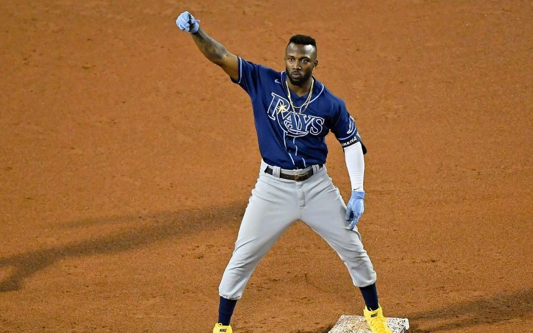 Randy Arozarena sorprende a sus entrenadores en Yucatán con lujosos regalos de carro