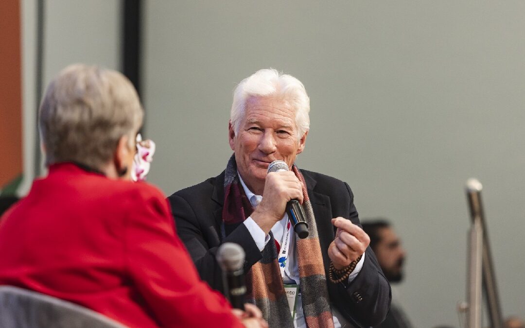 Alicia Bárcena y Richard Gere protagonizan un momento tenso relacionado con Claudia Sheinbaum en la FIL Guadalajara
