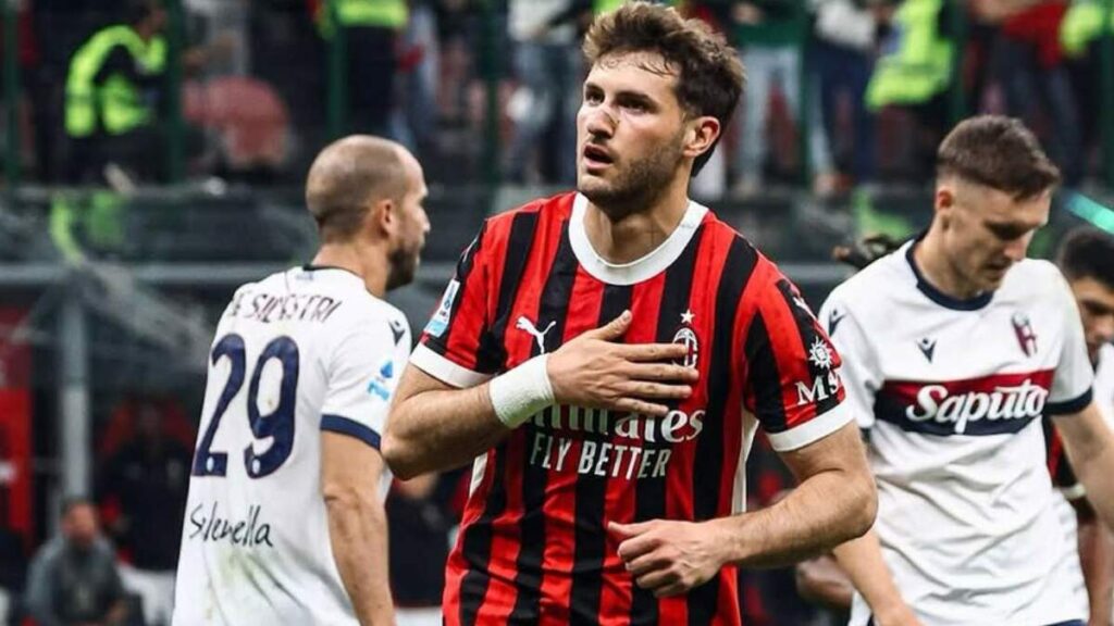 Santiago Giménez: El Entrenador del Milan Confirma Su Regreso a la Actividad