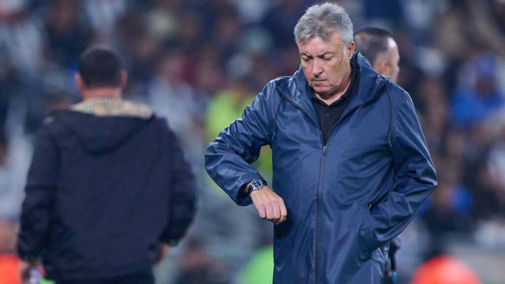 Domenec Torrent Critica el Arbitraje en el Partido contra Toluca