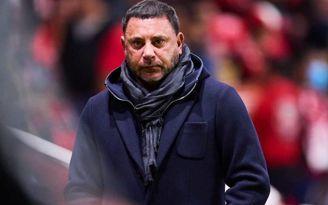 Turco Mohamed: Aspiraciones del Entrenador para Unirse a los Bicampeones del Fútbol